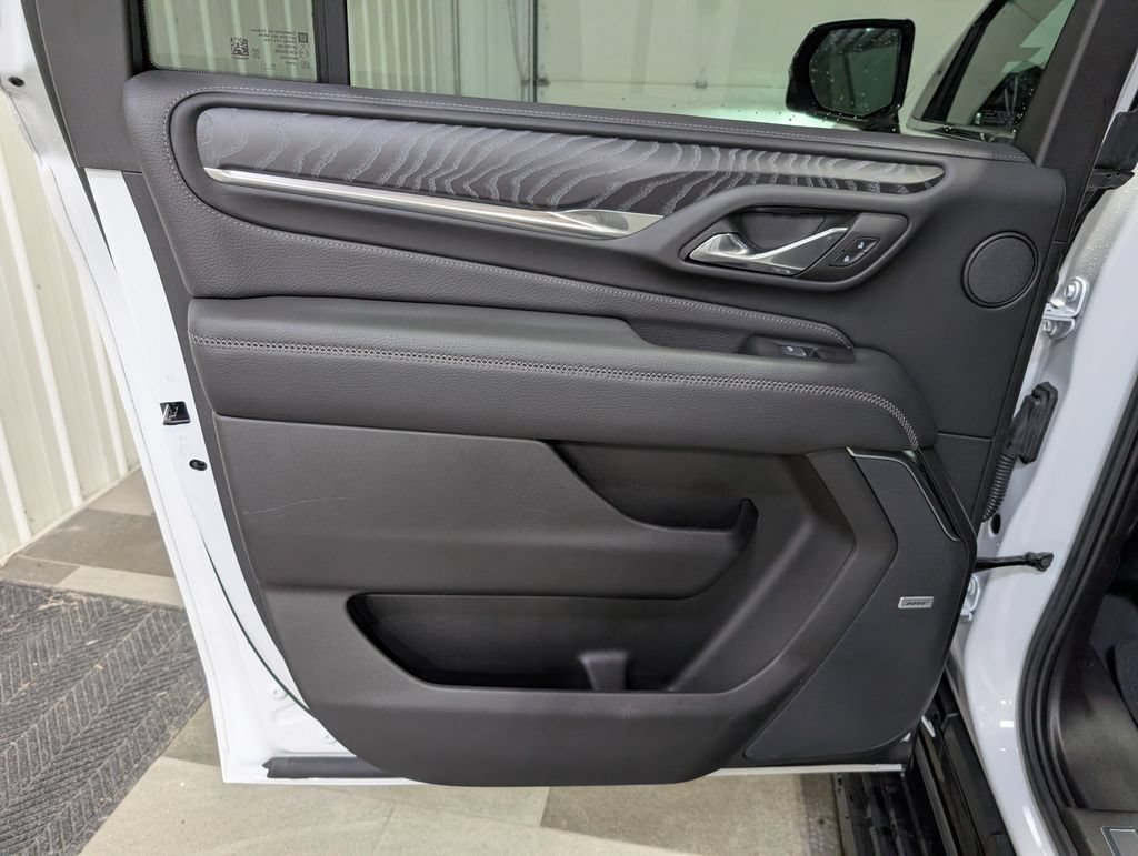 Used 2024 GMC Yukon XL Denali AWD/4WD image 9
