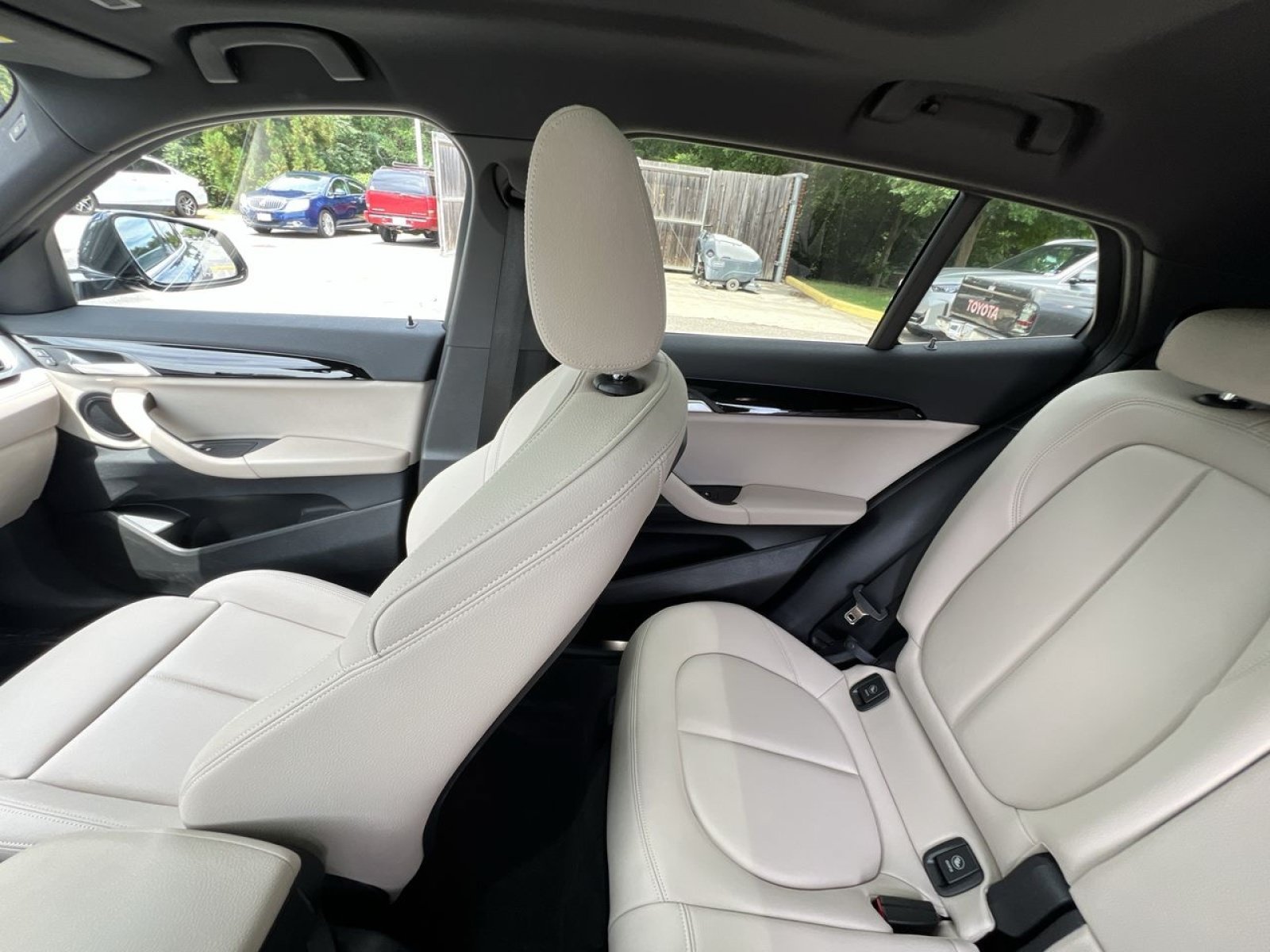 Used 2023 BMW X2 xDrive28i w/ Convenience Package AWD/4WD image 4