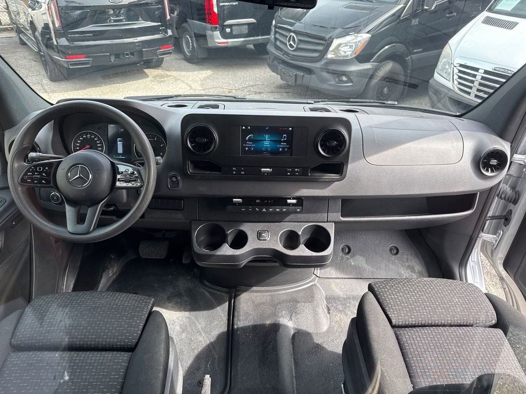 Used 2021 Mercedes-Benz Sprinter 2500 image 21