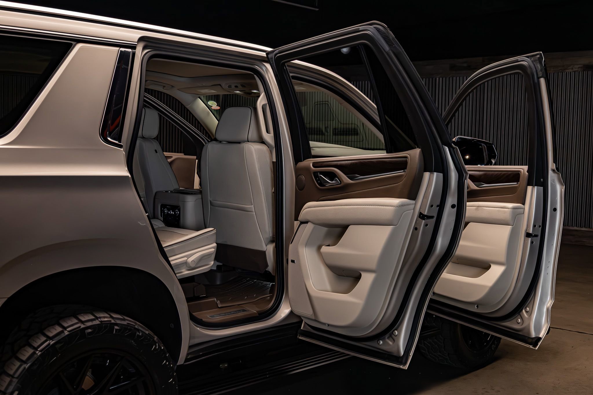 Used 2022 GMC Yukon Denali w/ Denali Premium Package AWD/4WD image 31