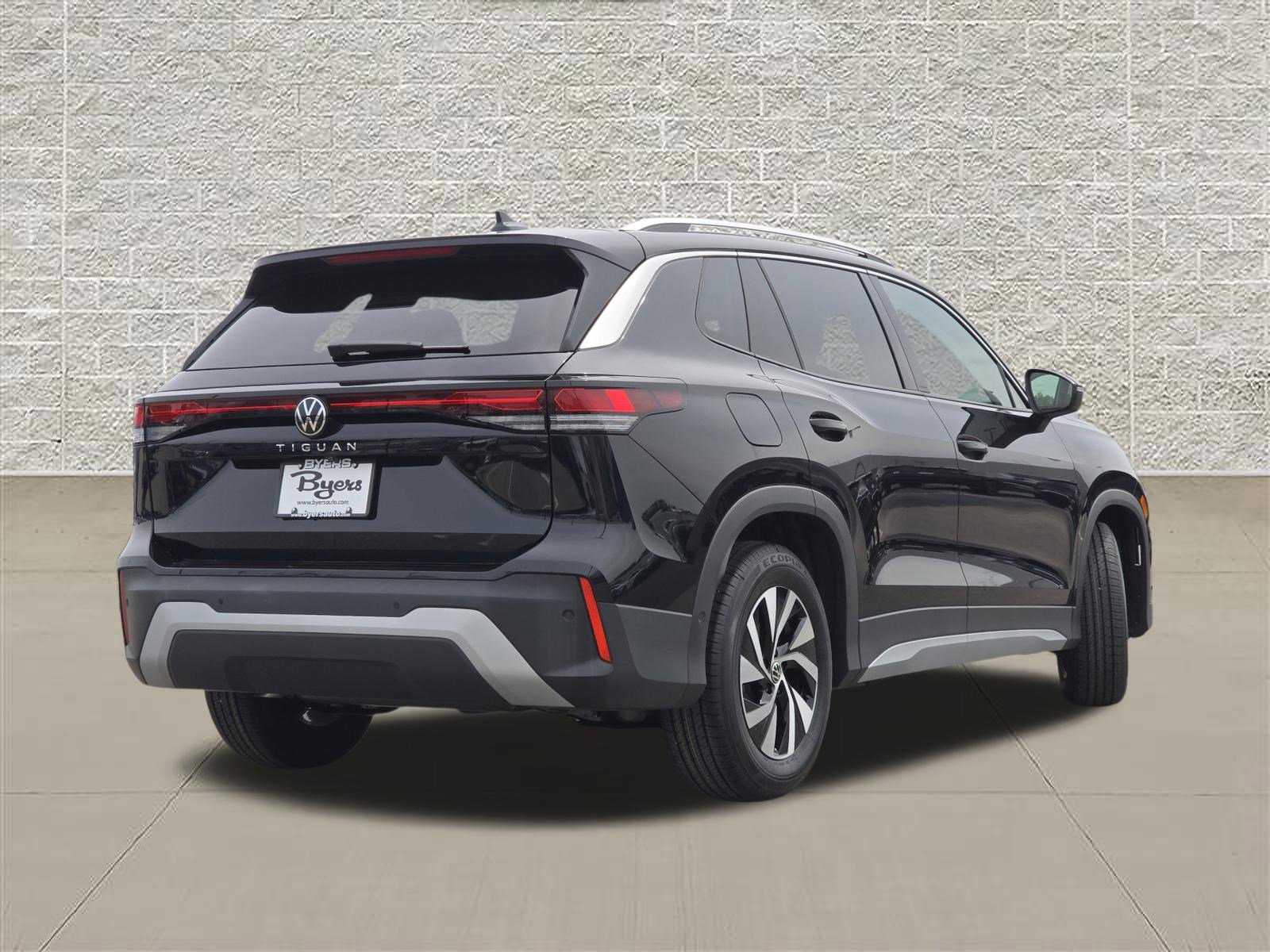 New 2026 Volkswagen Tiguan S FWD image 7
