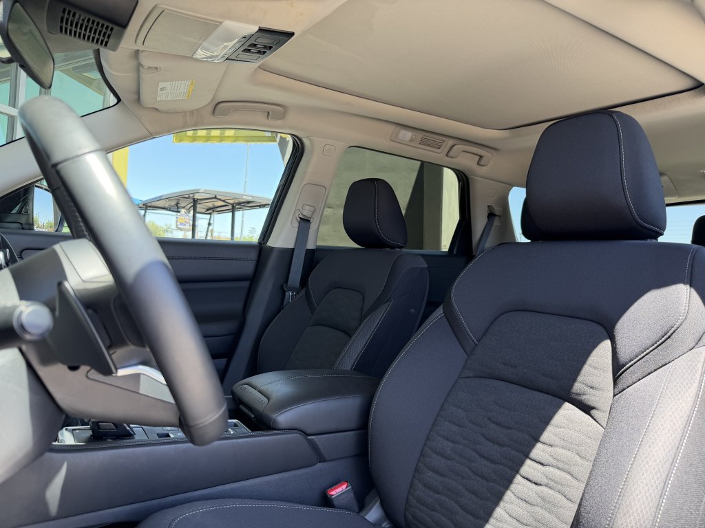 Used 2025 Nissan Pathfinder SV w/ SV Premium Package FWD image 33