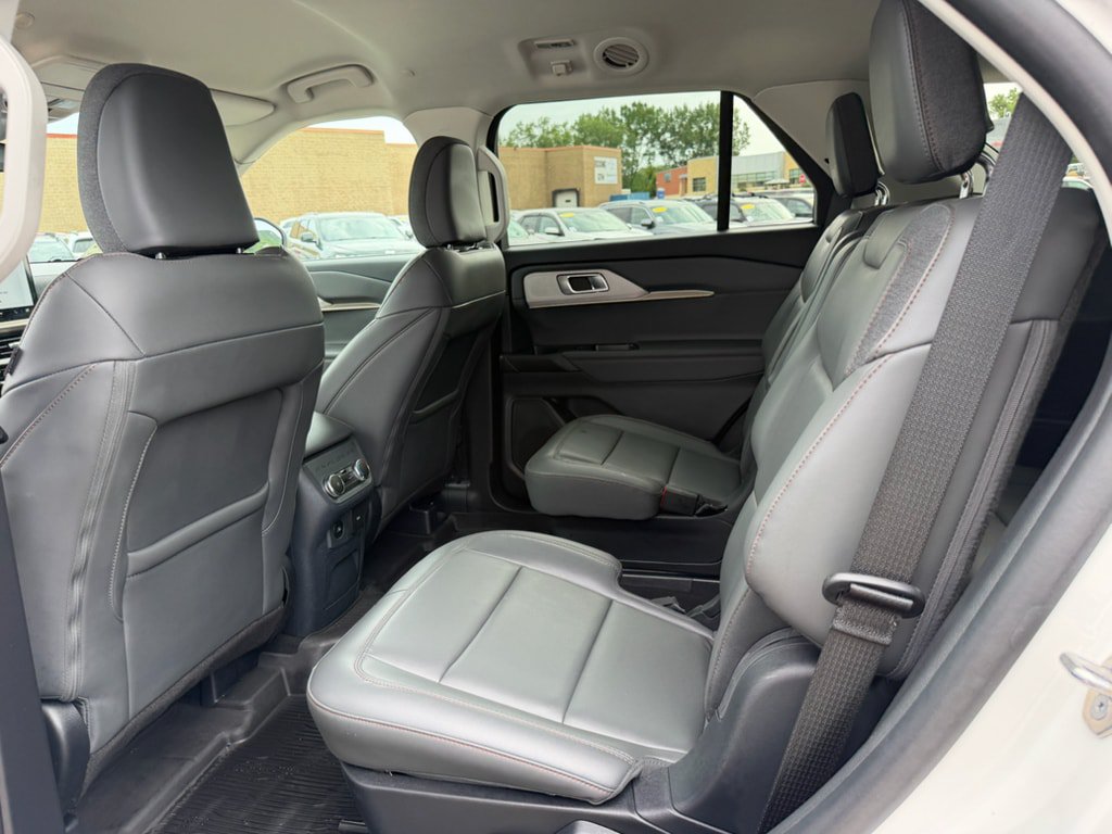 Used 2025 Ford Explorer Active w/ Active Comfort Package AWD/4WD image 10