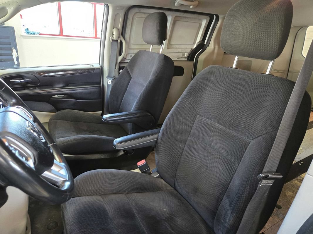 Used 2014 RAM C/V Tradesman w/ UConnect Hands-Free Group FWD image 17