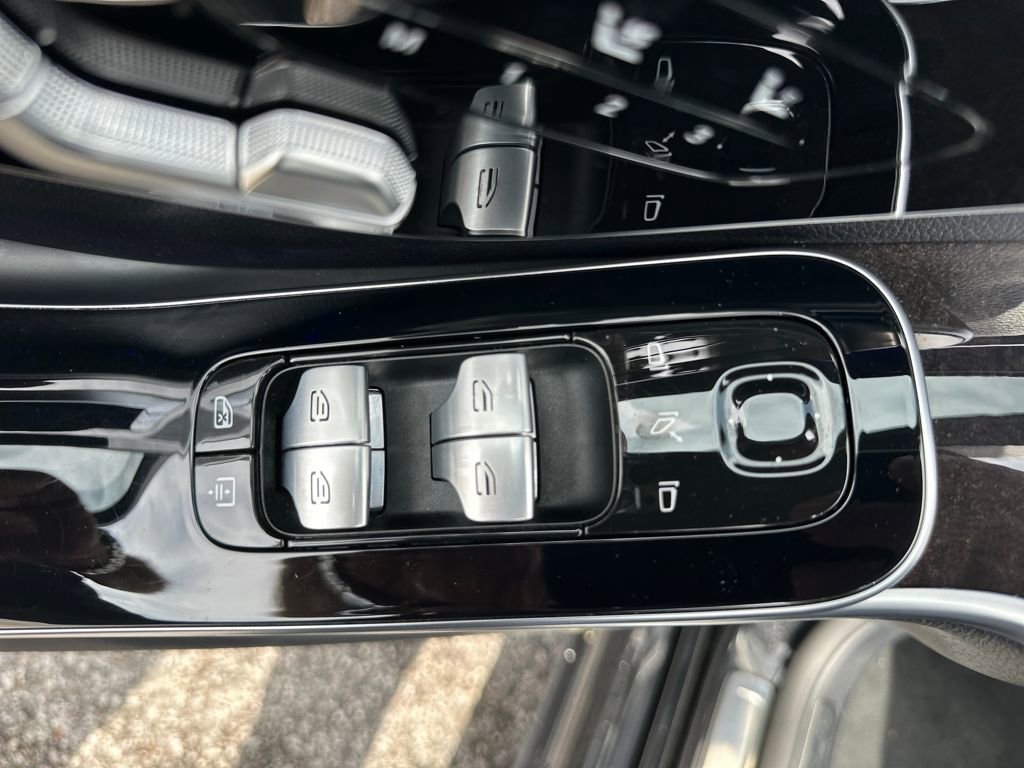 Certified 2022 Mercedes-Benz S 500 4MATIC w/ AMG Line Package image 29