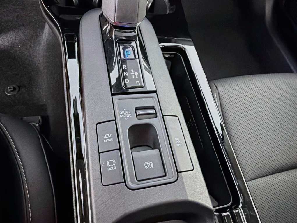 Used 2024 Toyota Prius XLE FWD image 19