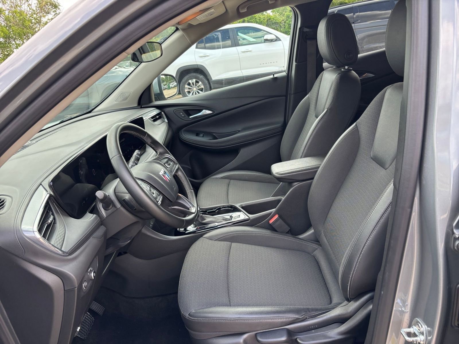 Used 2025 Buick Encore GX Preferred image 25