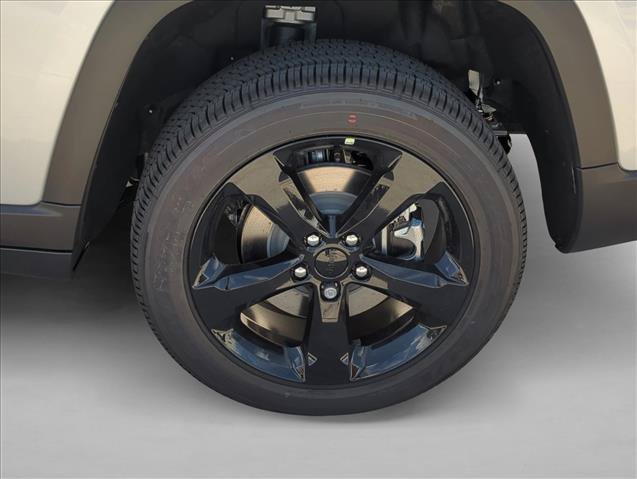 New 2025 Jeep Grand Cherokee L Altitude RWD image 10