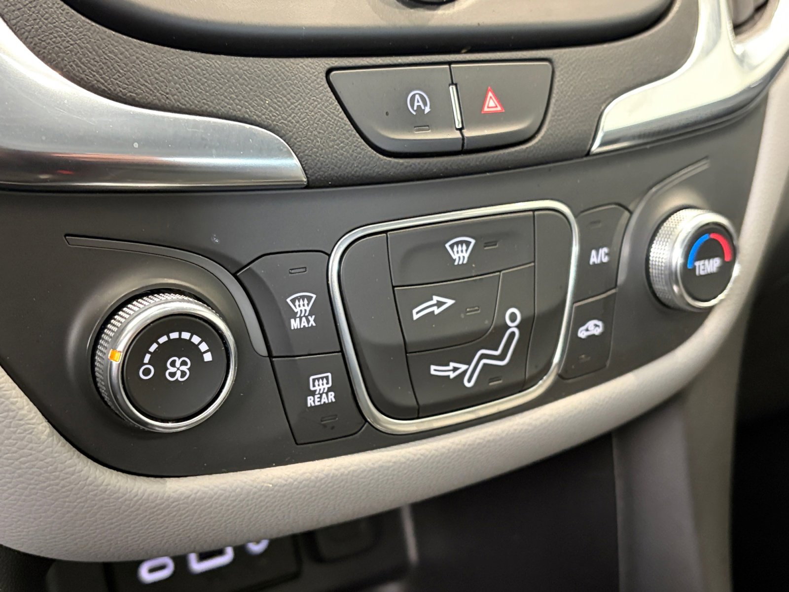 Used 2022 Chevrolet Equinox LS AWD/4WD image 16