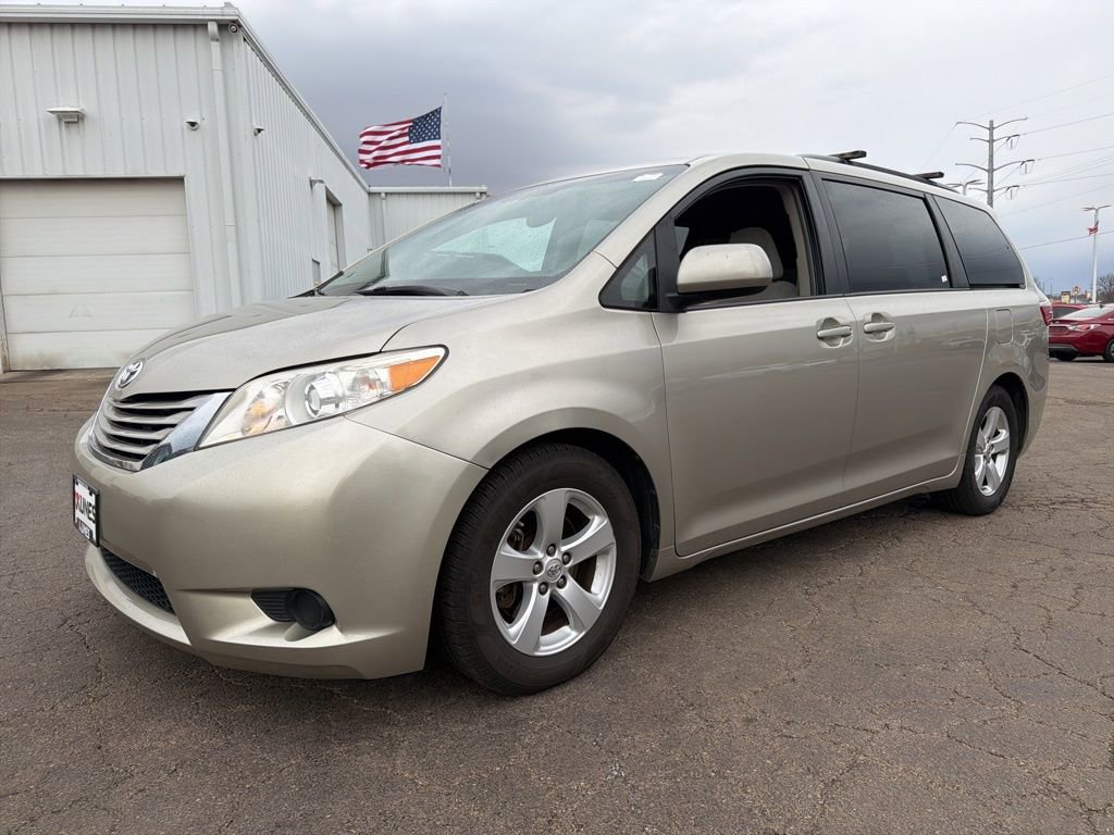 Used 2015 Toyota Sienna LE image 8