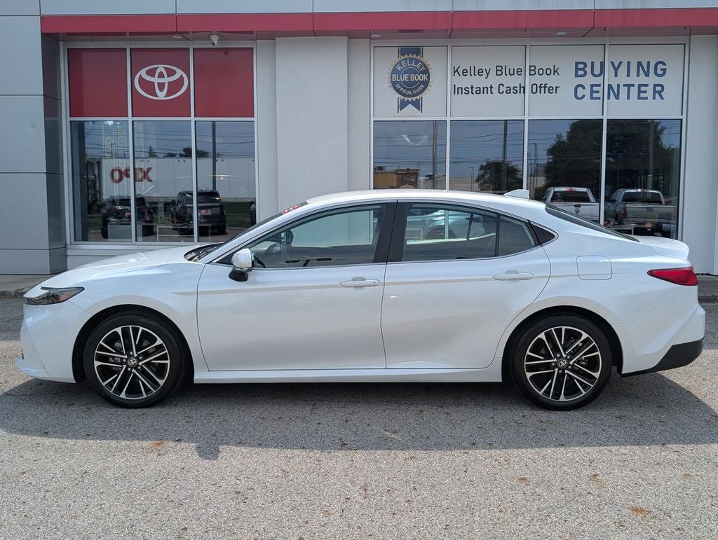 Used 2025 Toyota Camry XLE AWD/4WD image 4