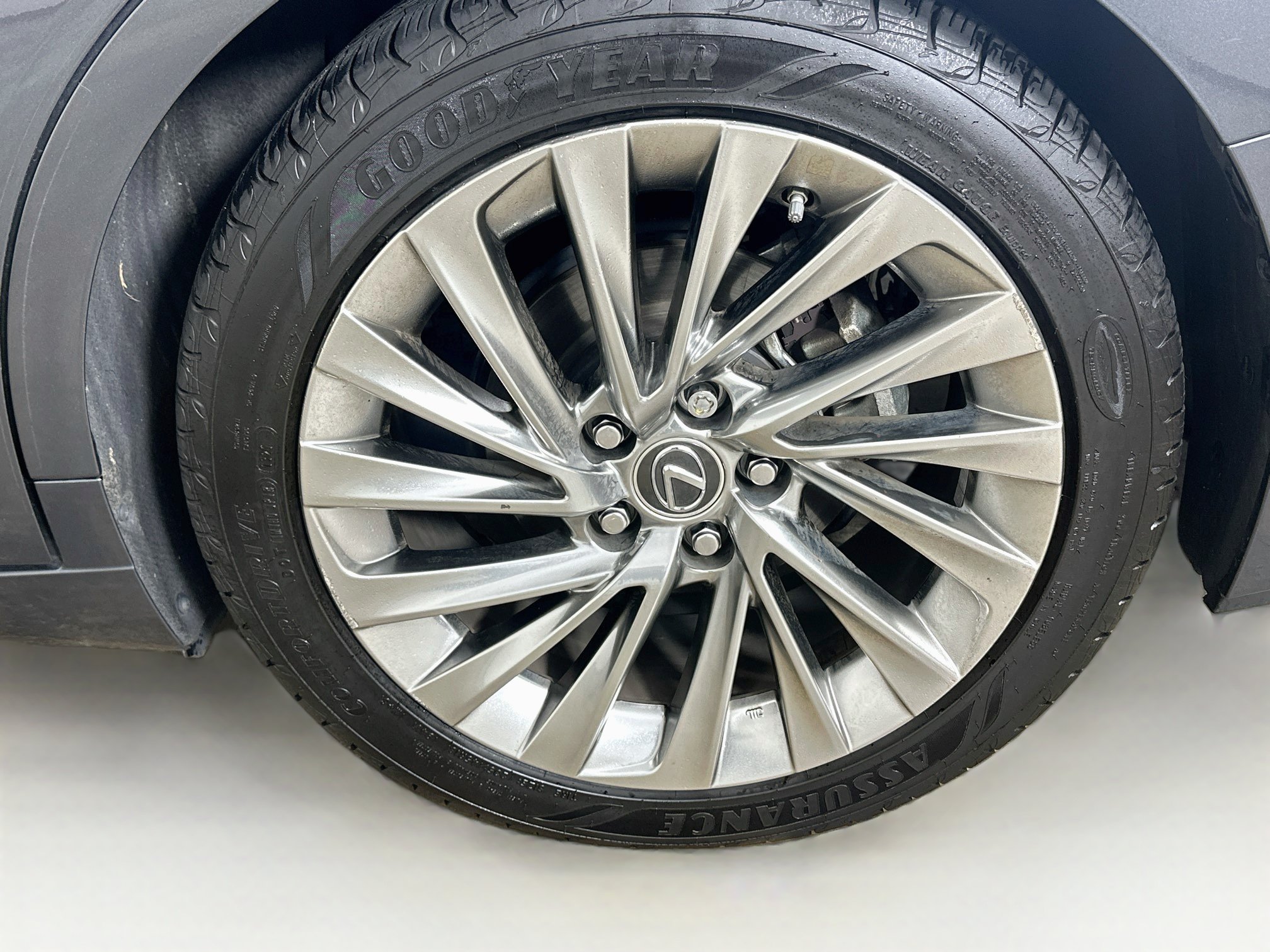Used 2022 Lexus ES 350 Ultra Luxury w/ Accessory Package 2 FWD image 11