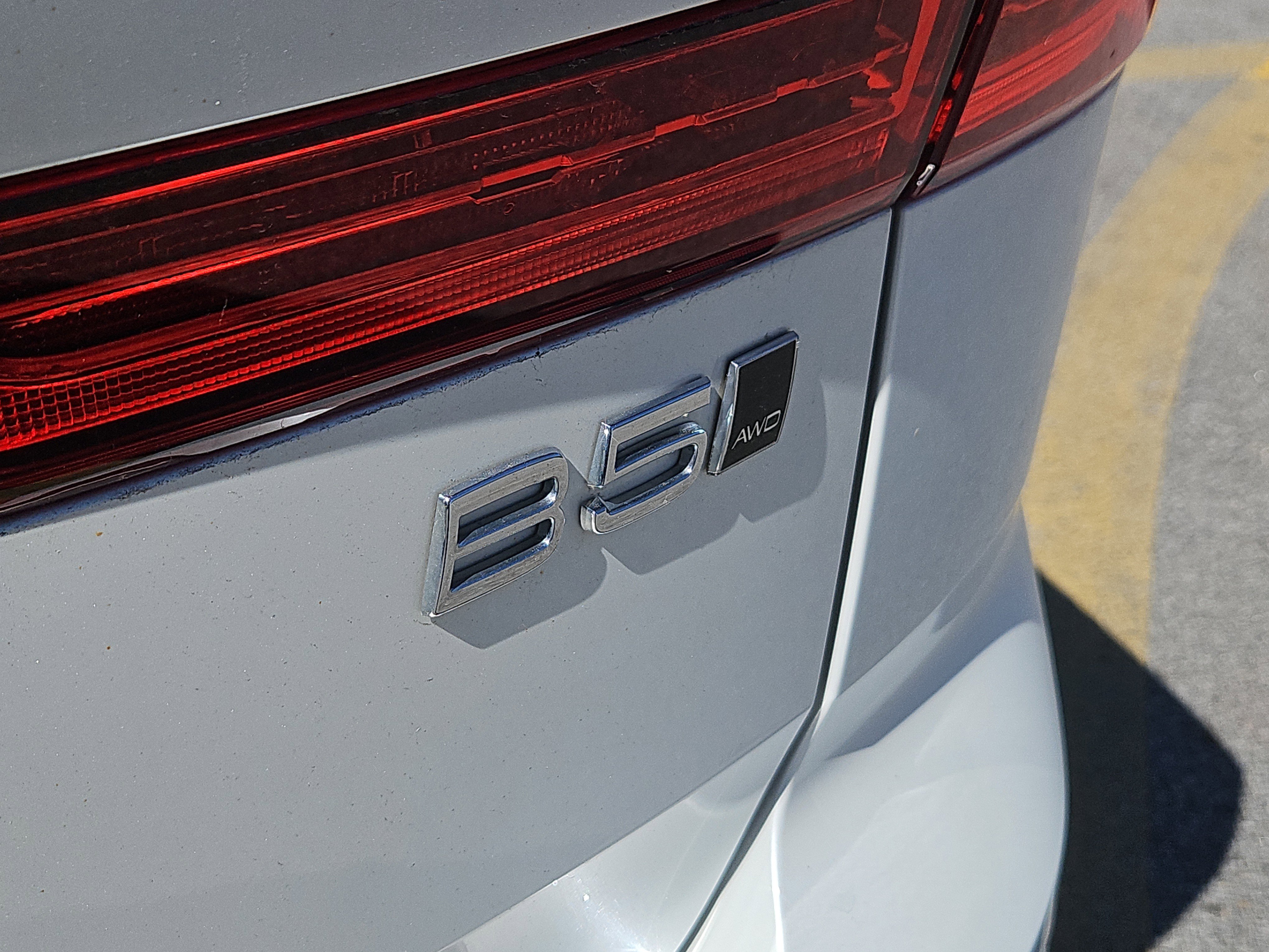 Certified 2023 Volvo XC60 B5 Plus w/ Climate Package AWD/4WD image 5