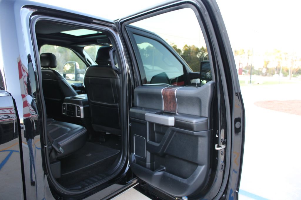 Used 2017 Ford F150 Platinum w/ Equipment Group 701A Luxury image 12