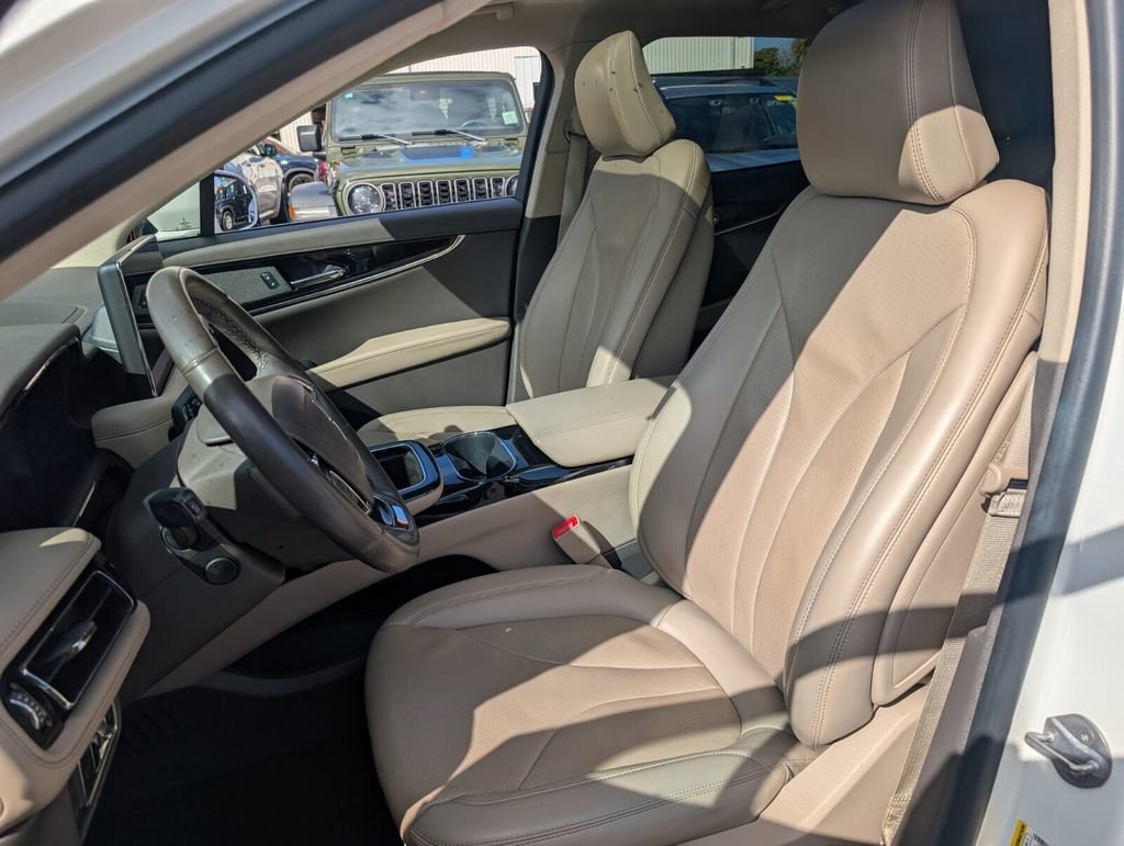 Used 2022 Lincoln Nautilus Reserve image 11