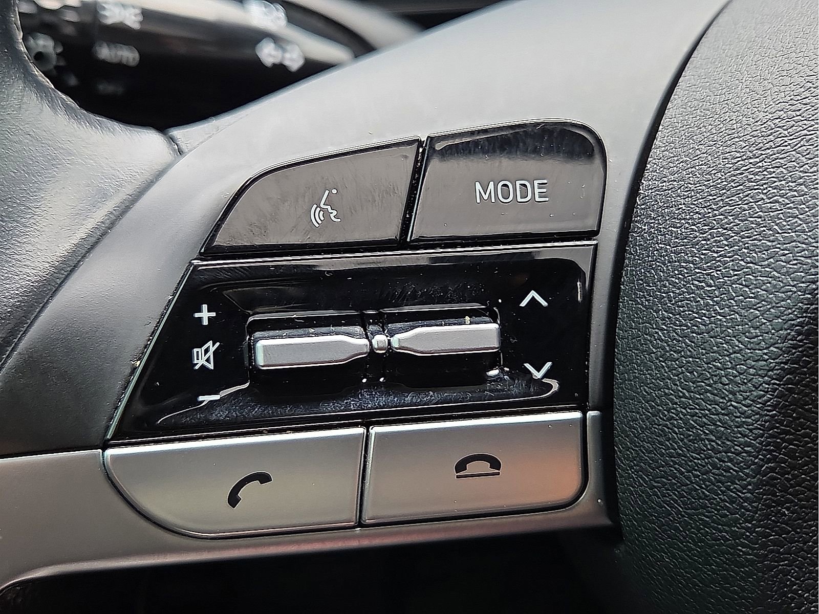 Used 2021 Hyundai Elantra Limited FWD image 19