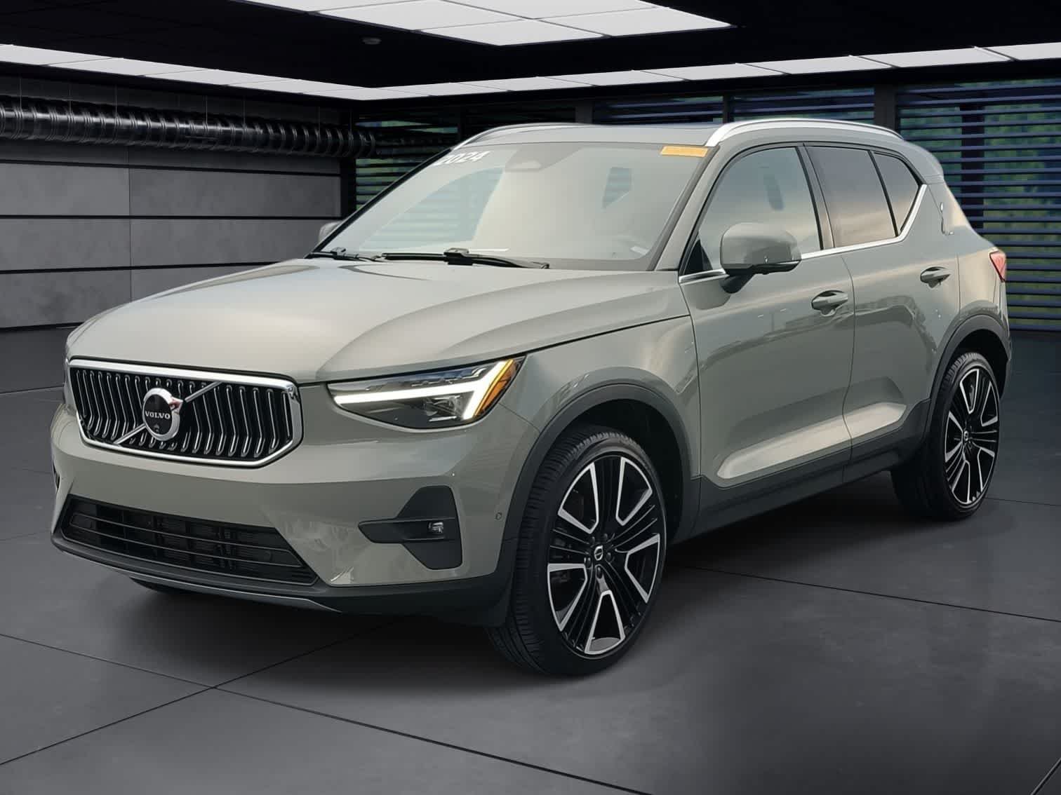 Used 2024 Volvo XC40 B5 Ultimate w/ Protection Package Premier