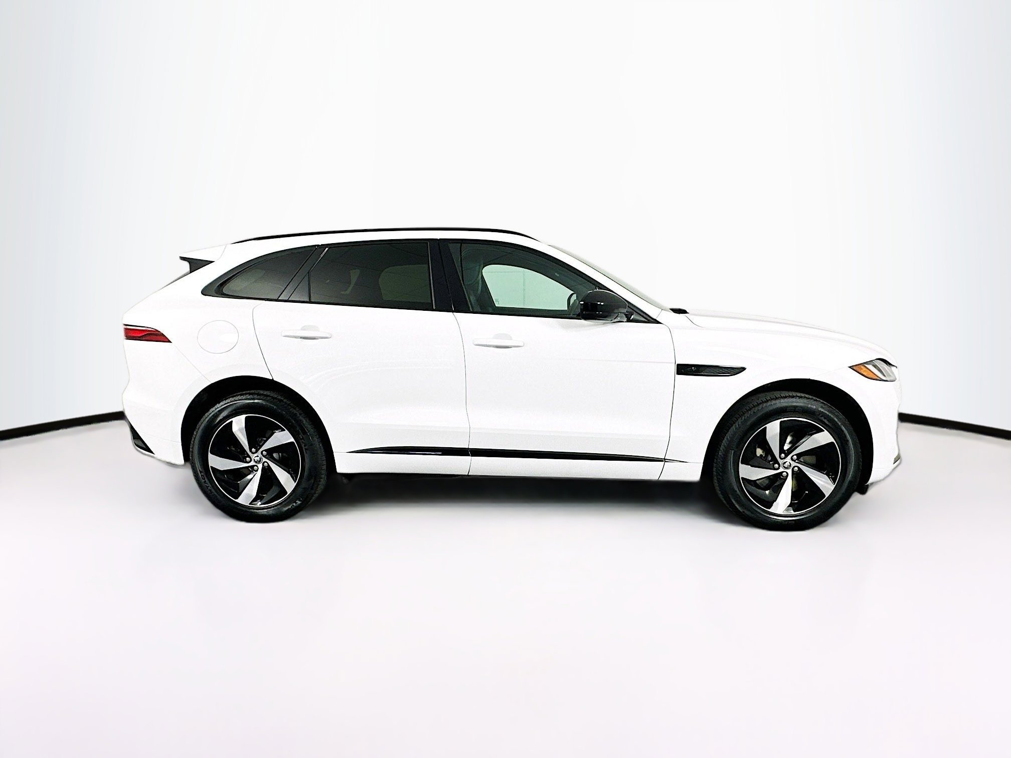 Used 2024 Jaguar F-PACE R-Dynamic S image 10