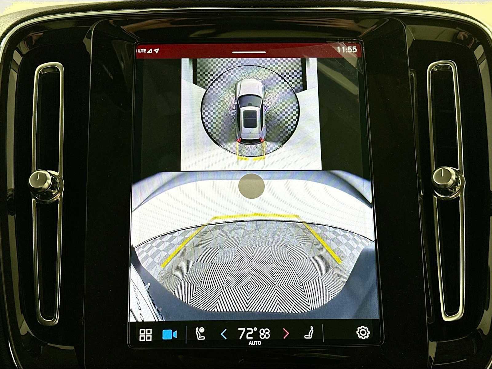 Used 2025 Volvo XC40 B5 Plus w/ Protection Package Premier image 12