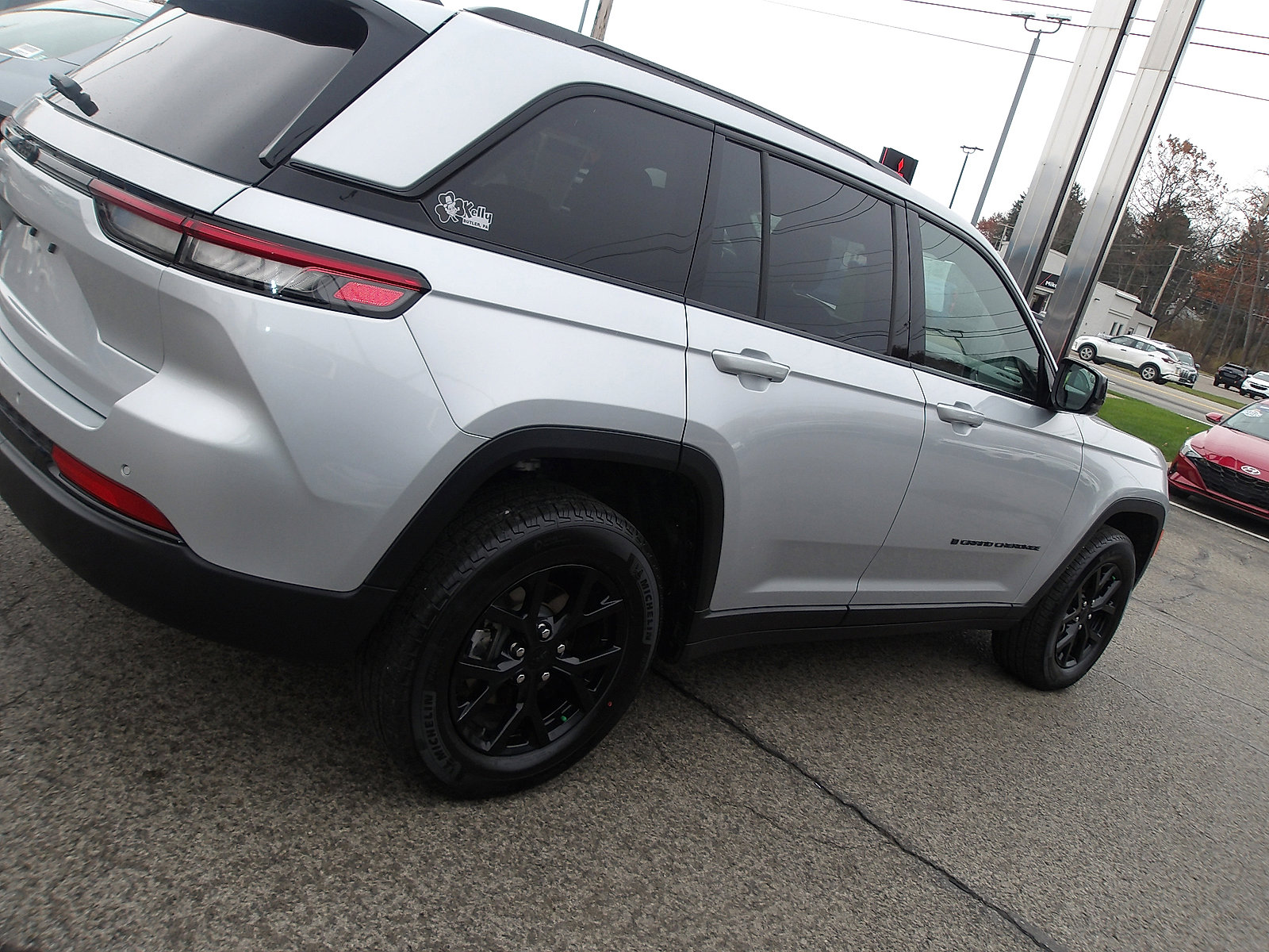 Used 2025 Jeep Grand Cherokee Altitude image 8