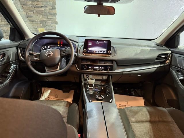 Certified 2025 Nissan Rogue SV image 26