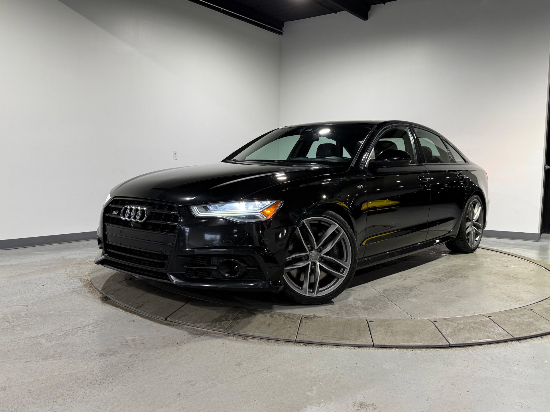 Used 2018 Audi S6 Prestige w/ Prestige Package image 1
