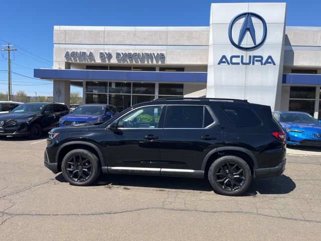 Used 2025 Honda Pilot Touring image 3