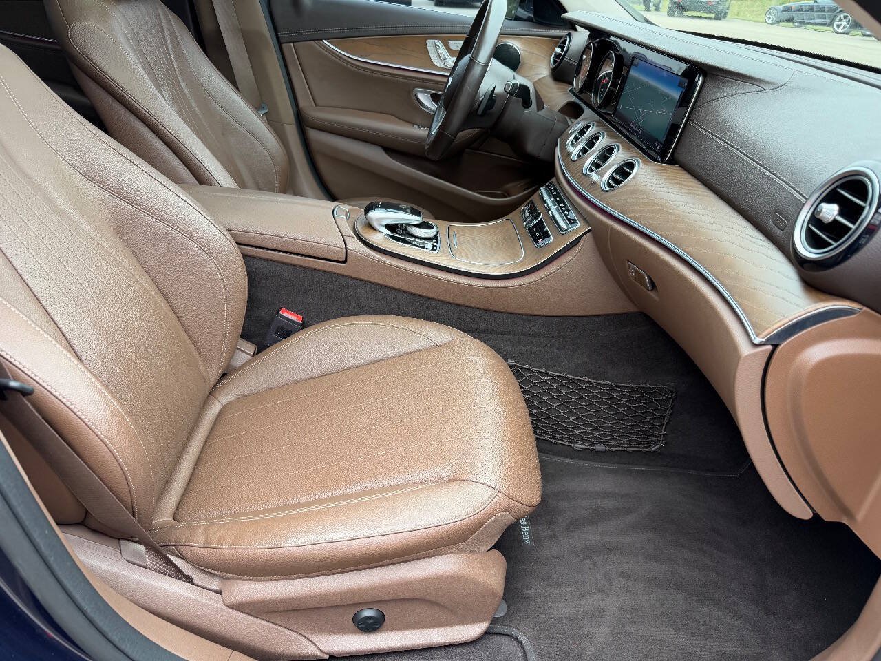 Used 2019 Mercedes-Benz E 300 4MATIC image 19