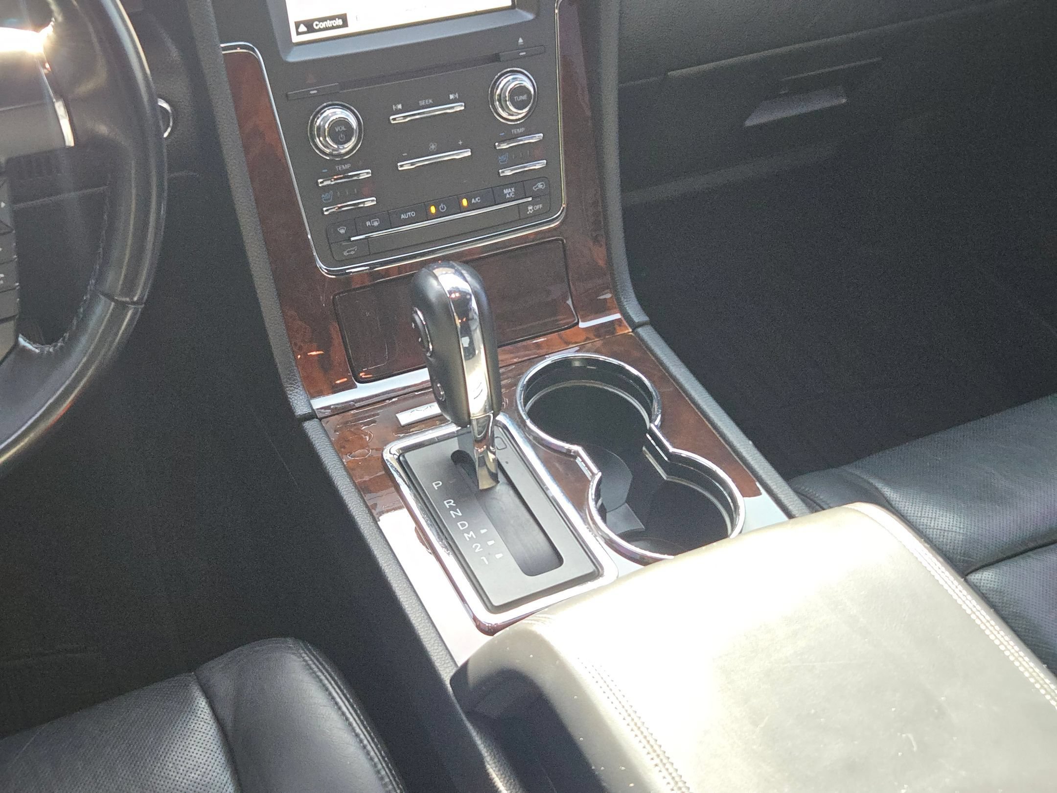 Used 2016 Lincoln Navigator Select RWD image 18