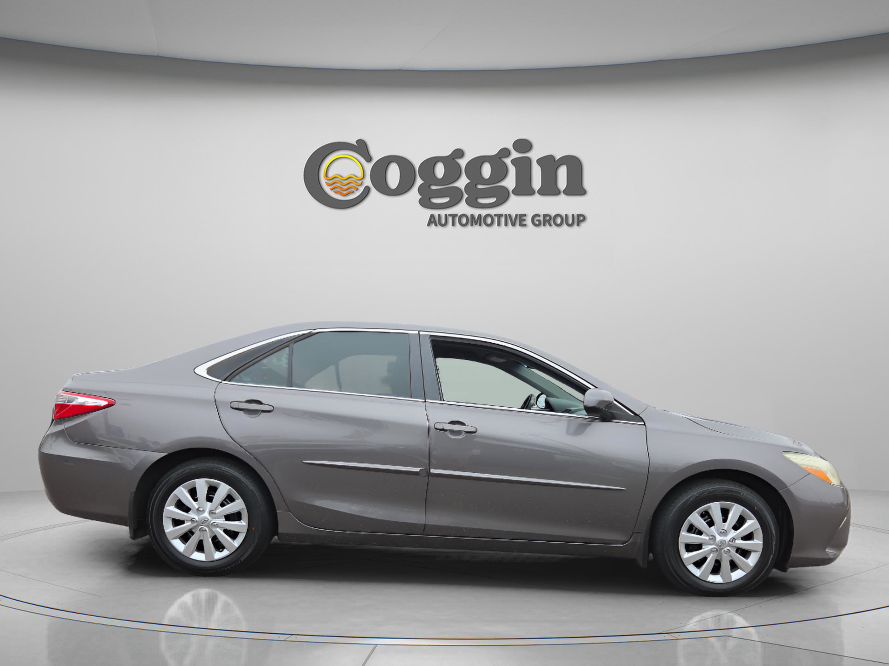 Used 2015 Toyota Camry LE image 7