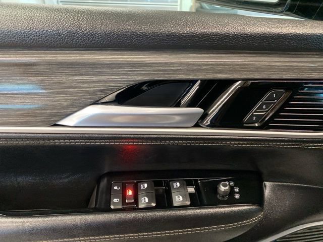 Used 2024 Jeep Wagoneer Series II AWD/4WD image 29