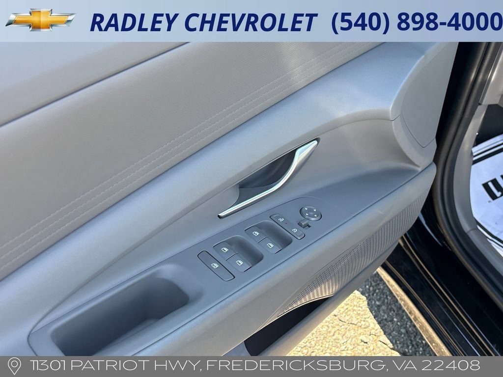 Used 2025 Hyundai Elantra Hybrid FWD image 5