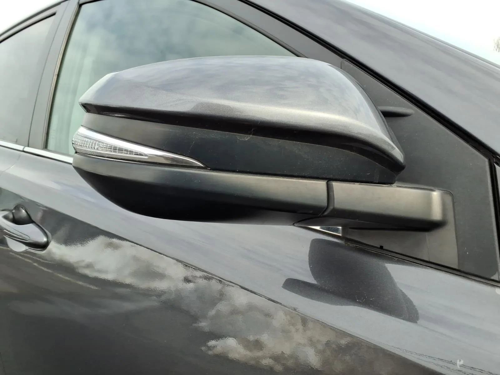 Used 2018 Toyota RAV4 XLE w/ All Weather Liner Package image 10