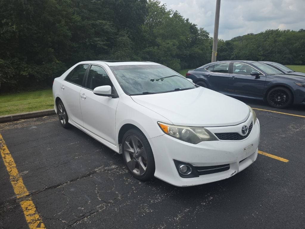 Used 2014 Toyota Camry SE FWD image 3
