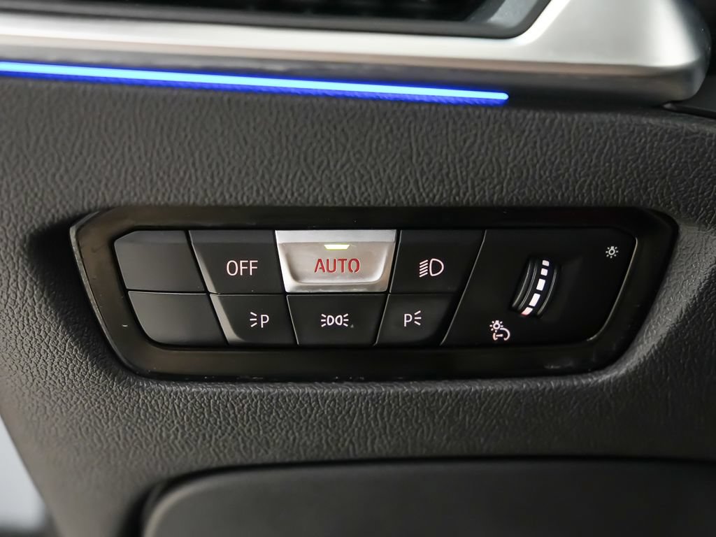 Used 2022 BMW M4 Coupe w/ M Carbon Exterior Package RWD image 23