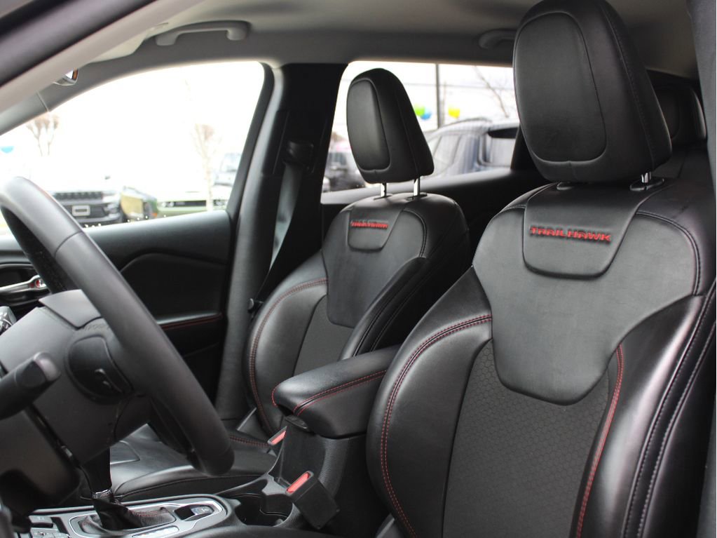 Used 2021 Jeep Cherokee Trailhawk image 10