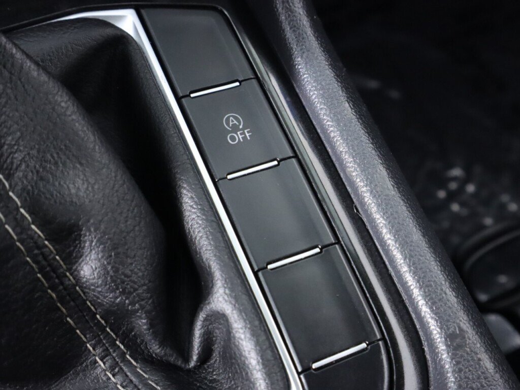 Used 2023 Volkswagen Taos SE w/ Panoramic Sunroof Package AWD/4WD image 28