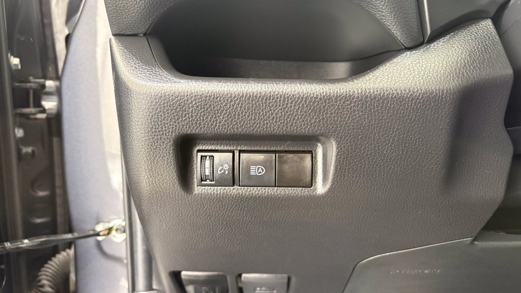 Used 2024 Toyota RAV4 XLE FWD image 33