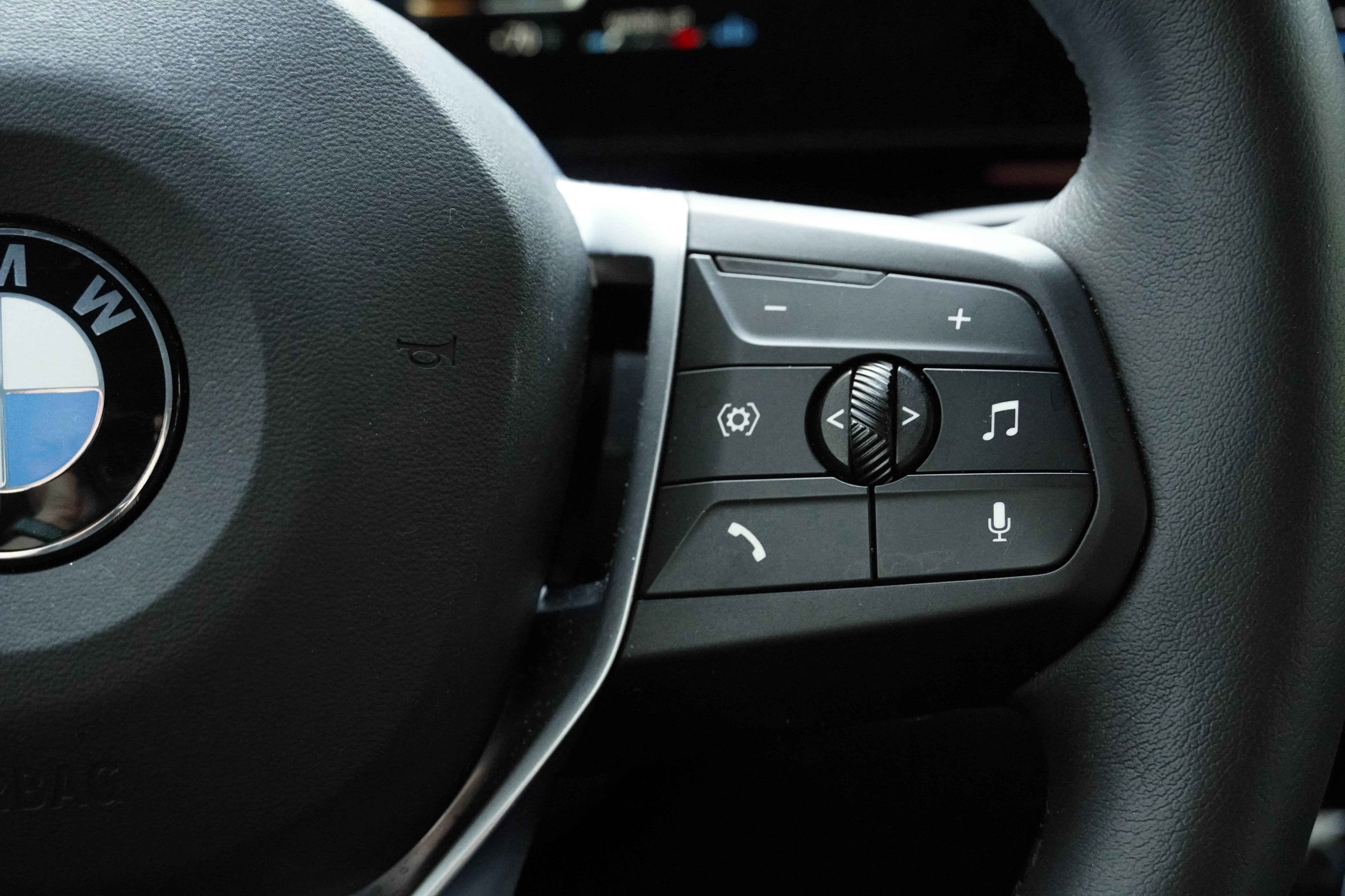 Used 2025 BMW X2 xDrive28i w/ Premium Package image 22