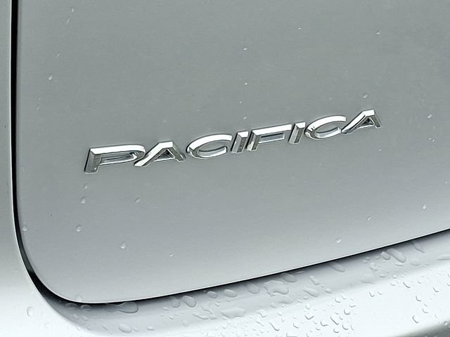 Used 2024 Chrysler Pacifica Touring-L FWD image 31