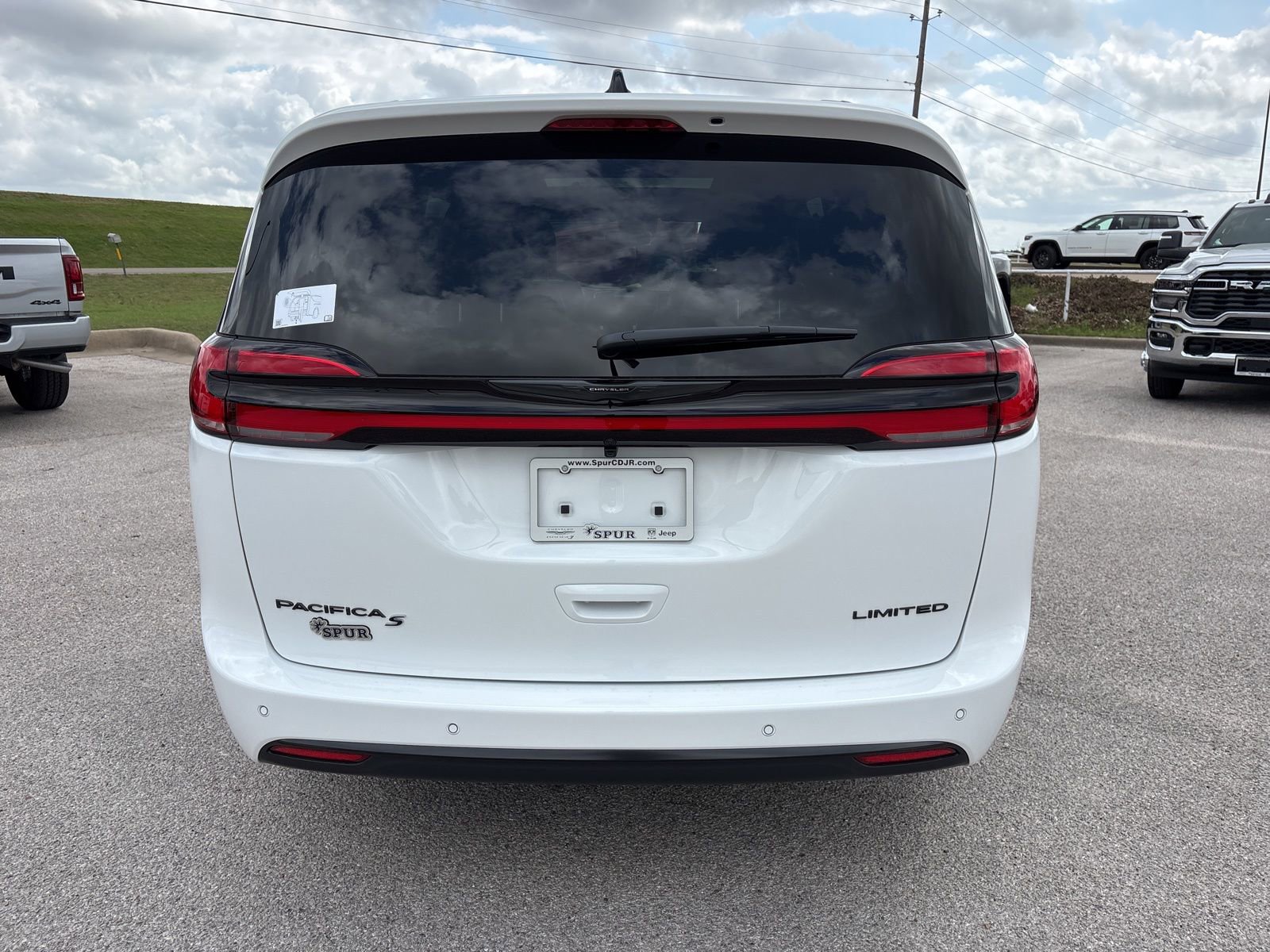 New 2026 Chrysler Pacifica Limited w/ S Appearance Package image 5