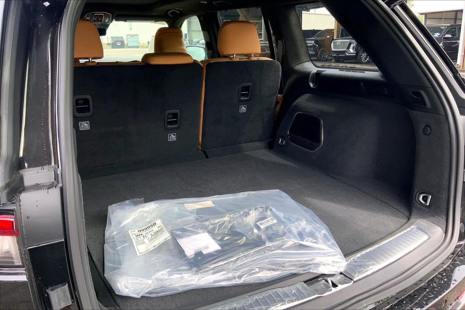 New 2026 Jeep Grand Cherokee Summit w/ Obsidian Package AWD/4WD image 5