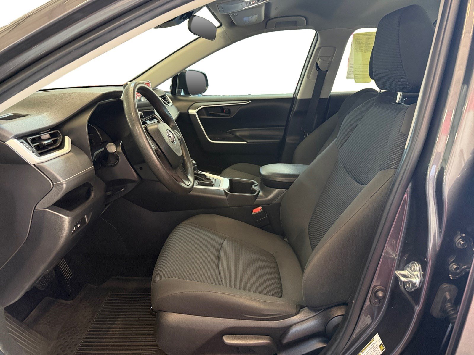 Used 2023 Toyota RAV4 LE FWD image 10