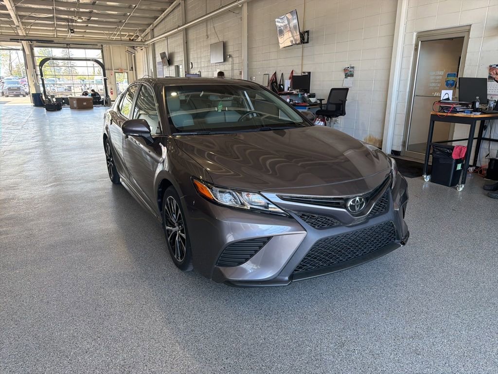 Used 2018 Toyota Camry SE w/ Audio Package image 2
