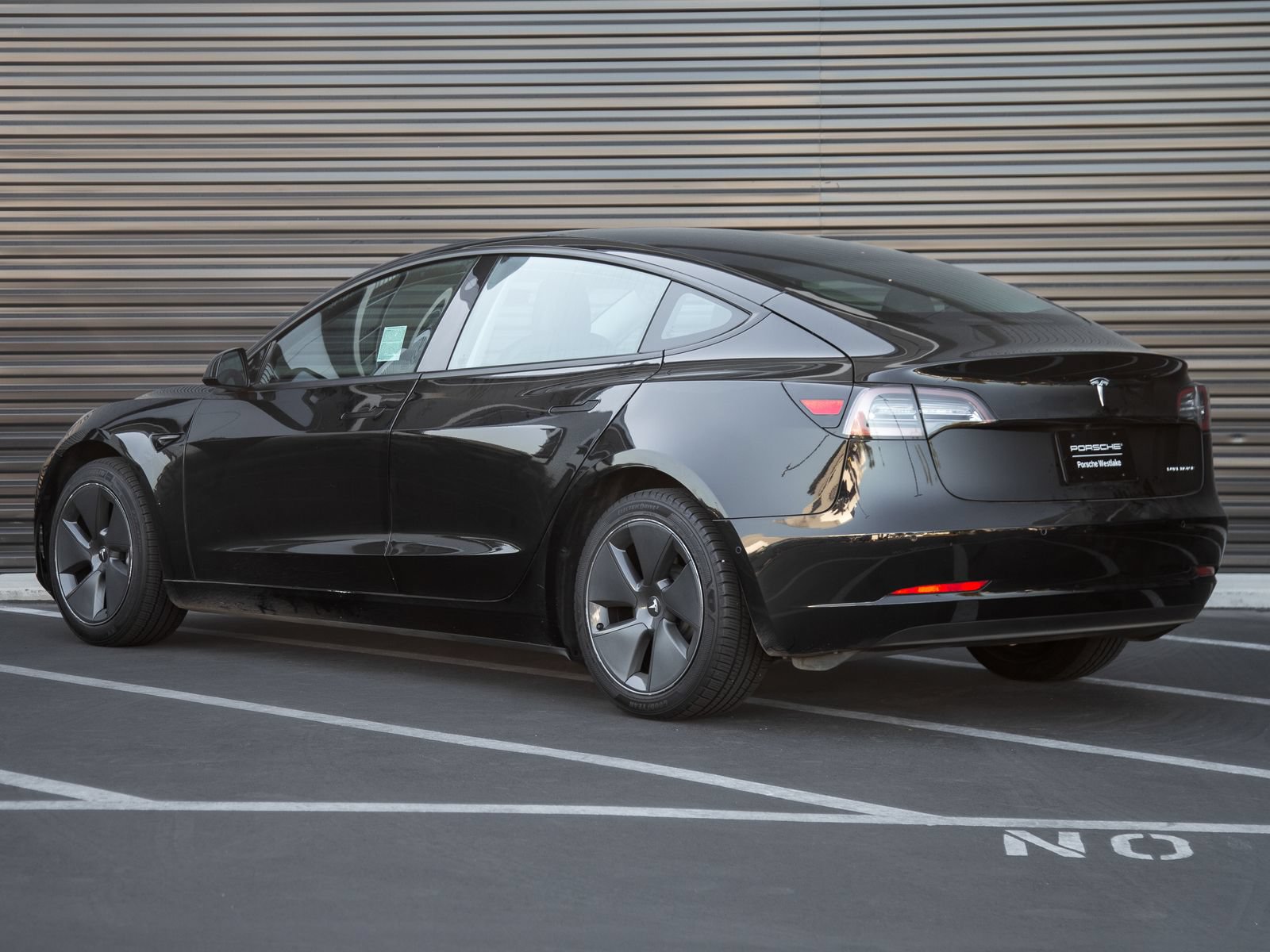 Used 2022 Tesla Model 3 Long Range AWD/4WD image 3