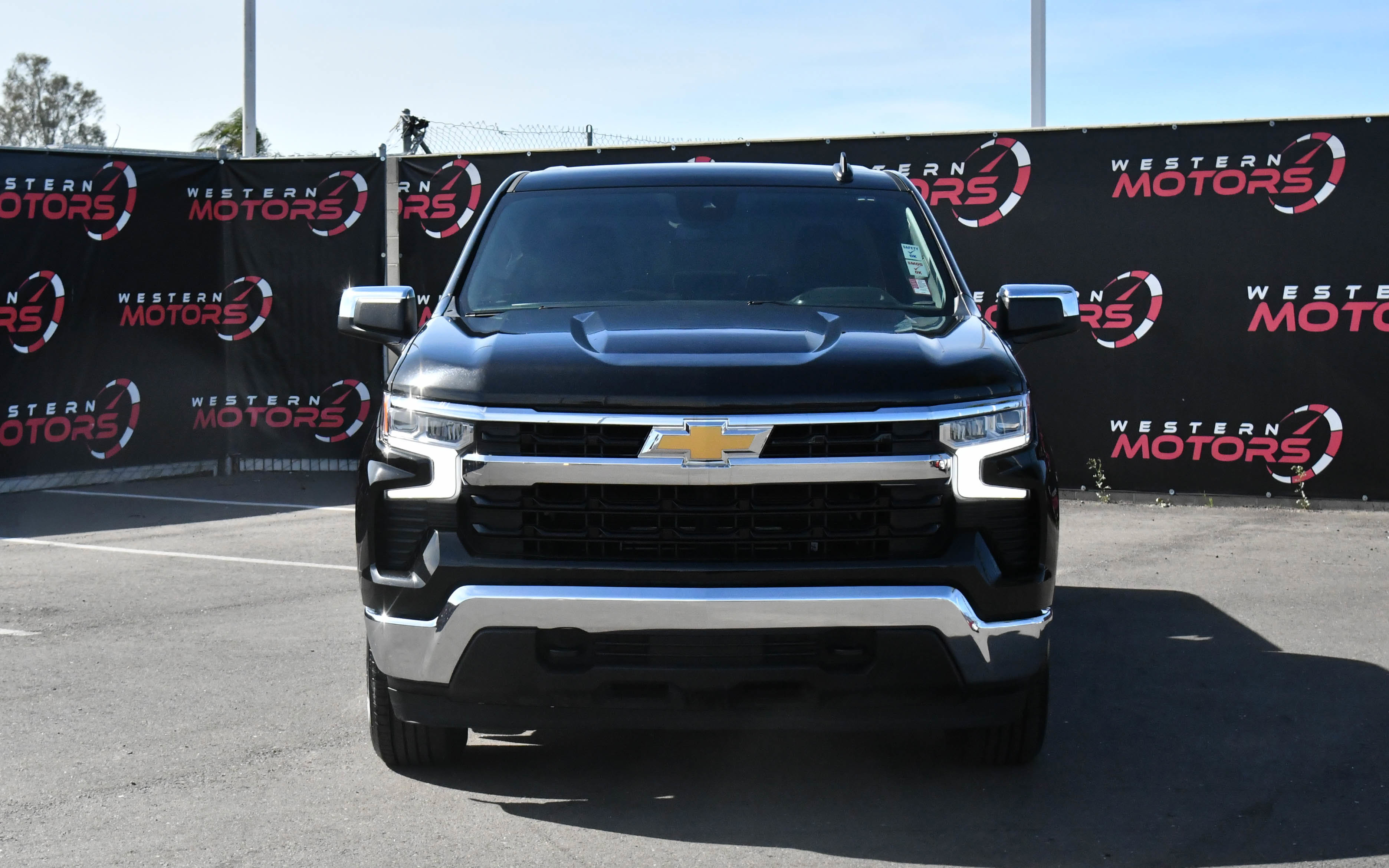 Used 2024 Chevrolet Silverado 1500 LT w/ Protection Package AWD/4WD image 2
