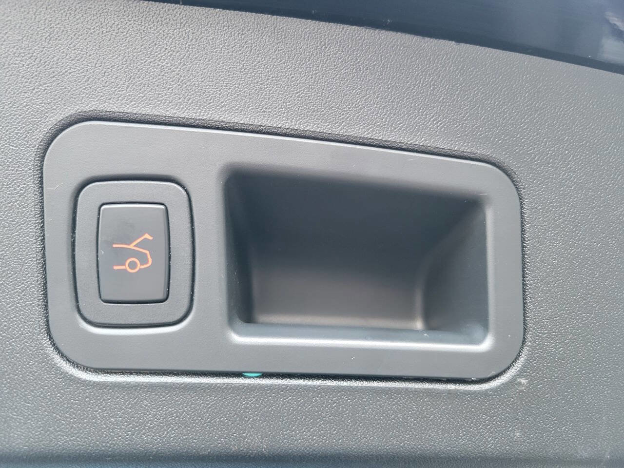 Used 2015 Tesla Model S 85D image 28