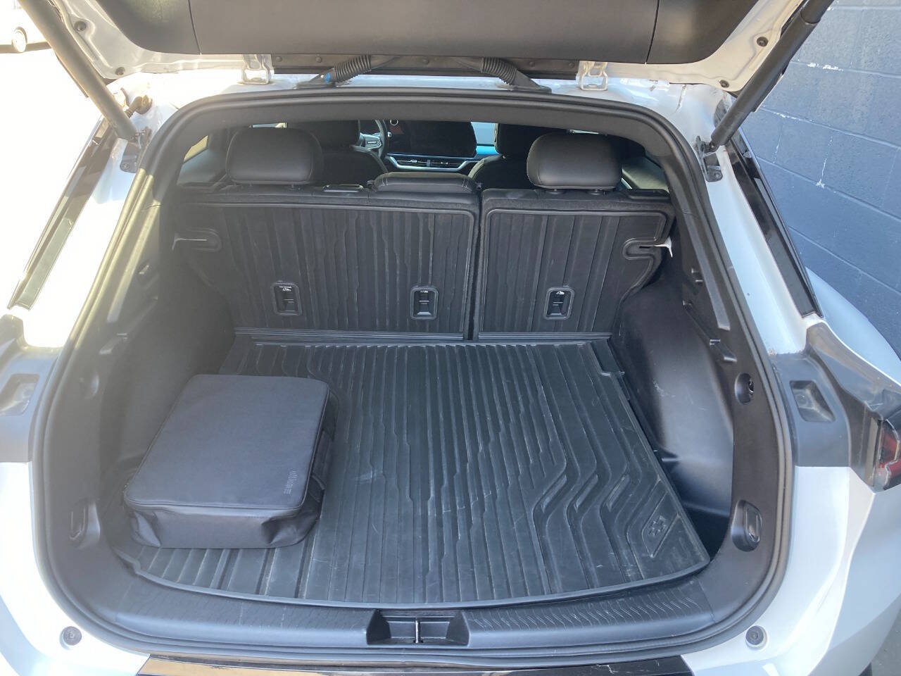 Used 2024 Chevrolet Equinox EV LT FWD image 16
