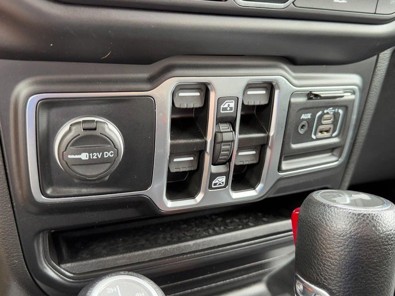 Used 2022 Jeep Wrangler Unlimited Sahara AWD/4WD image 18