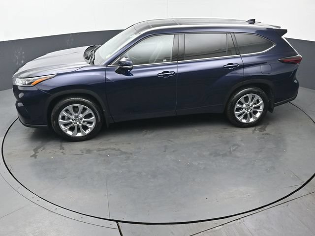 Certified 2024 Toyota Highlander Limited AWD/4WD image 39
